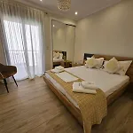 Agora Luxury I *