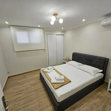 Agora Luxury I * Λουτράκι