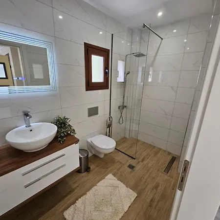 Agora Luxury I *